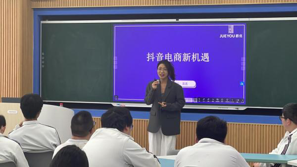 澳门期期准免费精准|公开解释解析落实,澳门期期准免费精准，公开解释解析与落实的探讨——违法犯罪问题的深度剖析